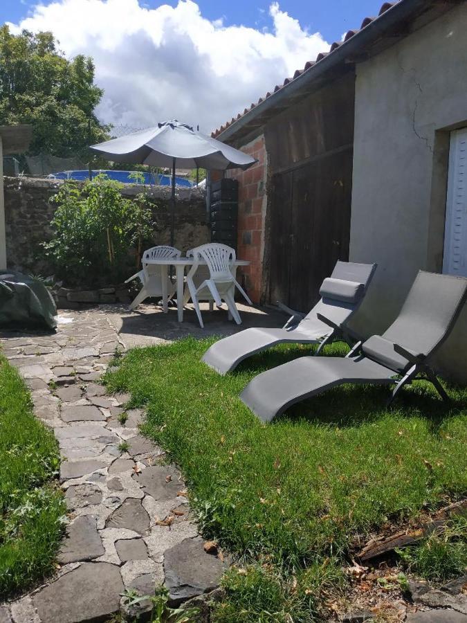Nid Sous Le Volcan Saint-Sandoux Exterior foto