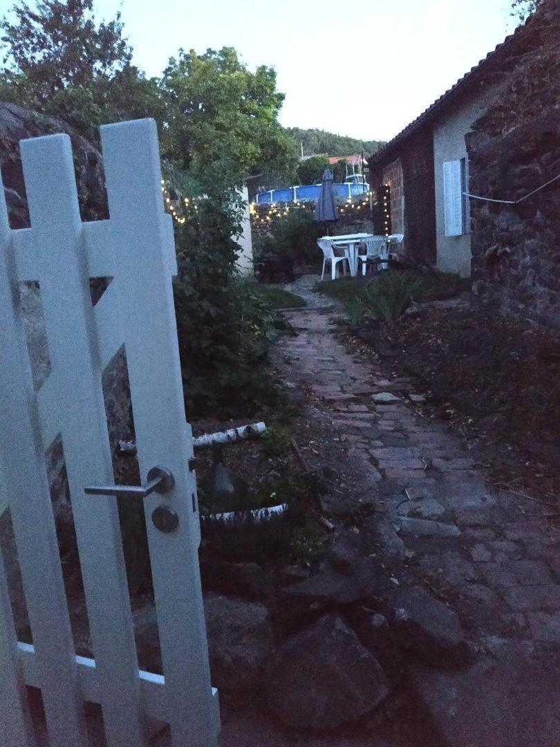 Nid Sous Le Volcan Saint-Sandoux Exterior foto